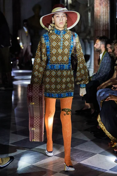Look 39
